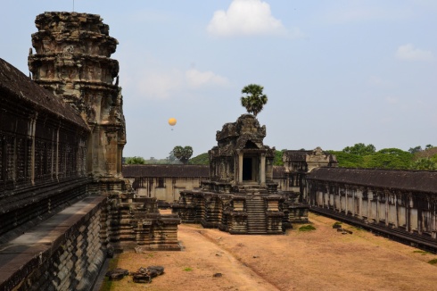 Angkor podziwiać można również z... balonu.